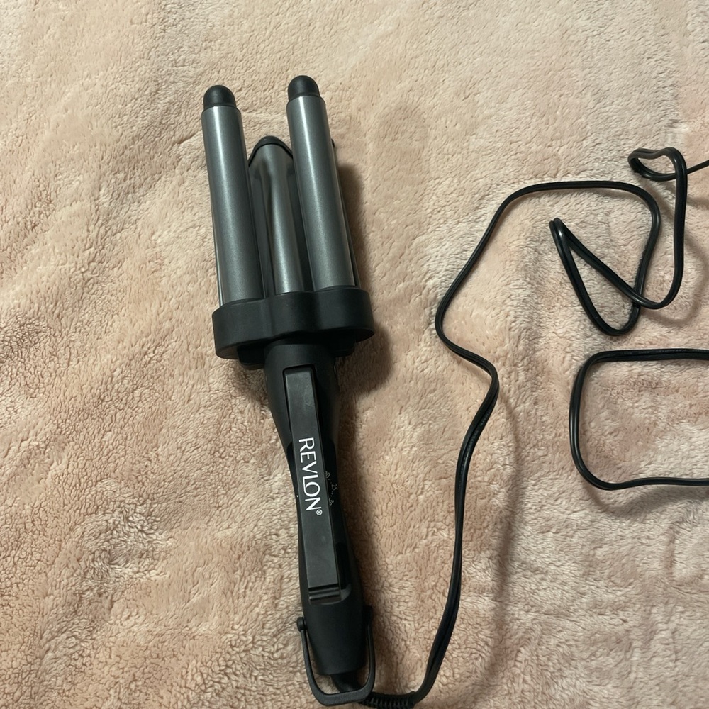 Revlon Dual Barrel Hair Styler in Black and Silver